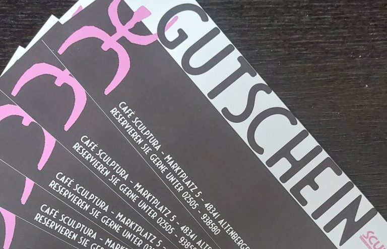 Mehrere Gutscheine mit dem Wort "Gutschein" in pinker Schrift auf schwarzem Hintergrund.